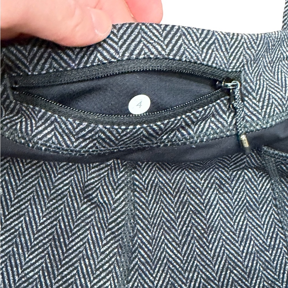 Lululemon Run Inspire Crop ll Size 4 All Luxtreme Black Heathered Leggings - Picture 8 of 12
